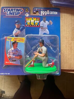 1998 Edition Mark McGwire Baseball Action Figure - Gray/Red